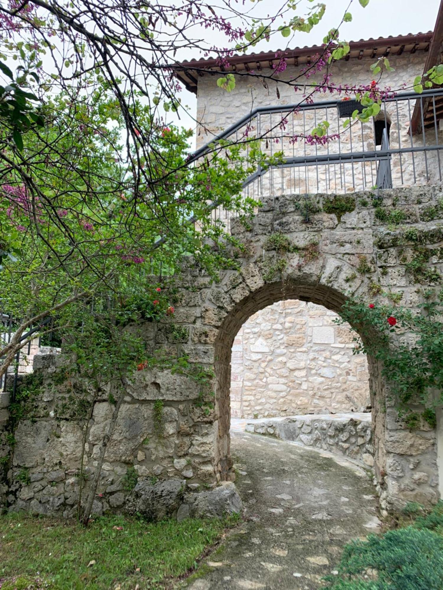 Hotel Abbazia Ss. Quirico E Giulitta Micigliano Exteriér fotografie